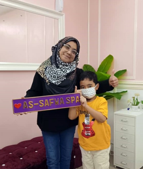 Pelanggan pusat urut safwa bangi